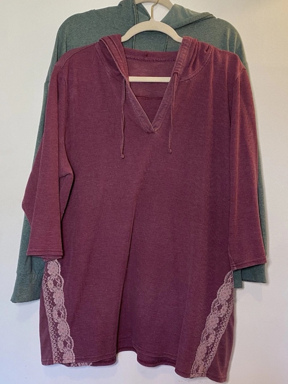 Women's 2xl Hooded Sweaters Tops Sweatshirts Green Pink Lace Thermal Lot Of 2